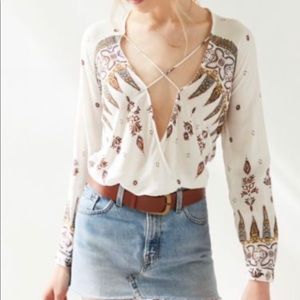 Silence + Noise Mayfair Plunge Surplus Top - UO